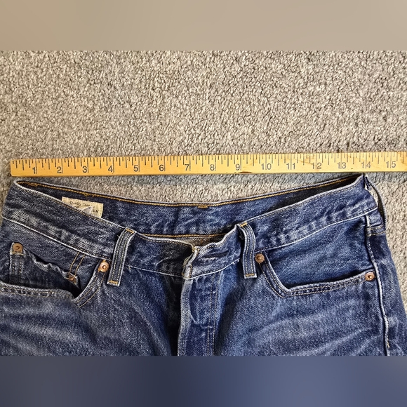 Levi's Button Fly Distressed Denim Shorts Ladies Size 28 - Picture 11 of 11